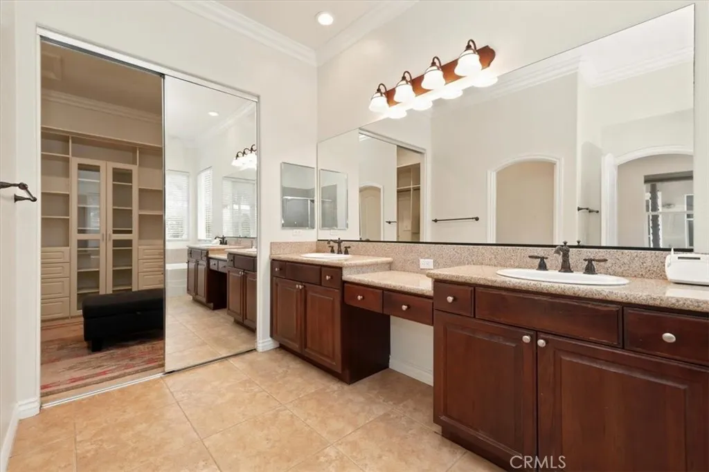 Dual sinks