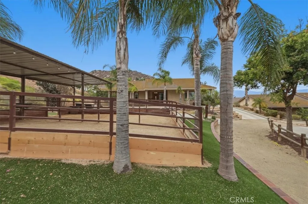 Two Horse Corrals