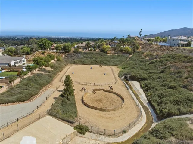 Minutes to the horse riding arena