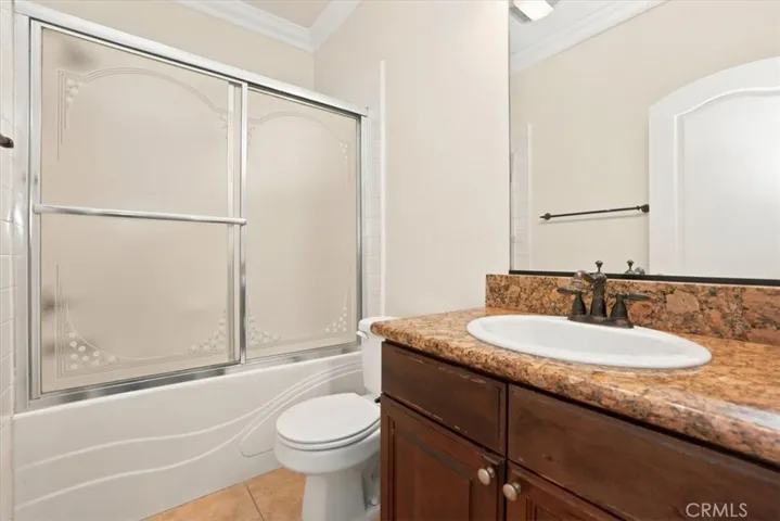 En-Suite Full Bathroom