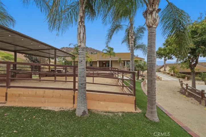 Two Horse Corrals