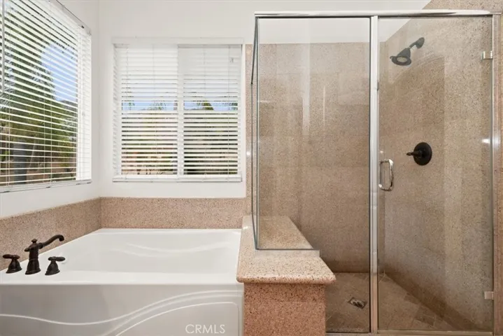 Soaking tub/Standing Shower