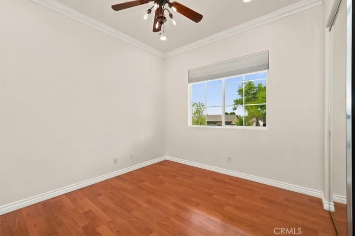 Junior Suite with Crown Molding