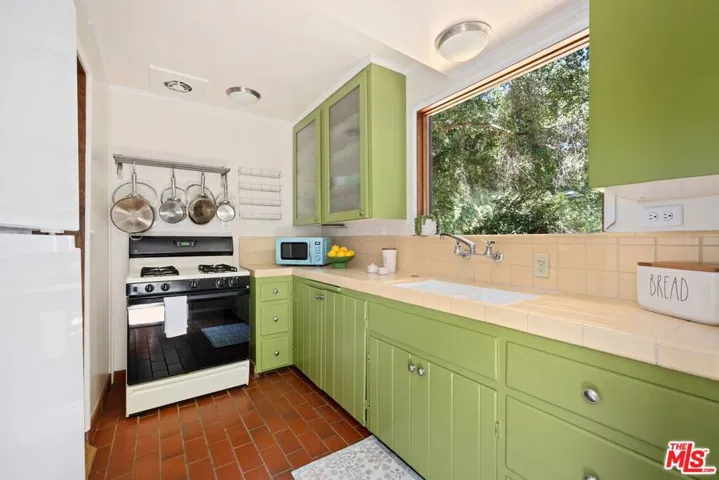 10423 Scenario Lane, Los Angeles, California 90077