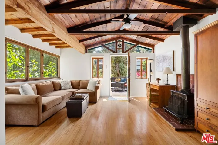 10423 Scenario Lane, Los Angeles, California 90077