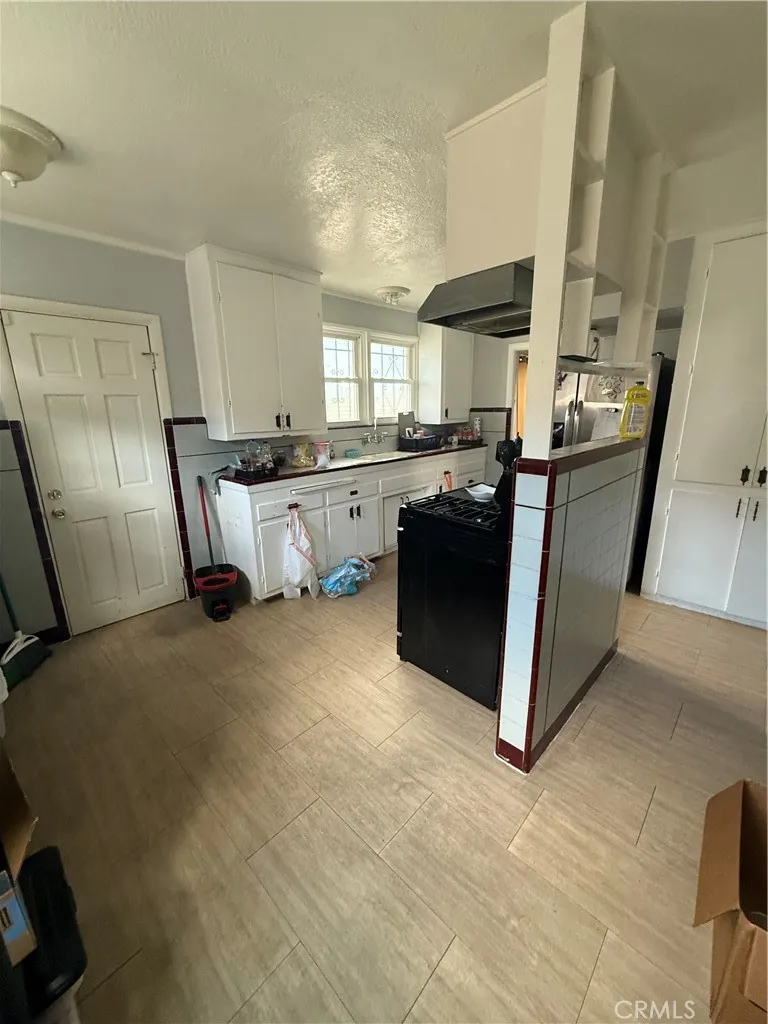 1135 W 95th, Los Angeles, California 90044 — photo 5