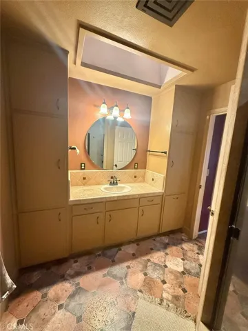 2524 B And B, Merced, California 95348