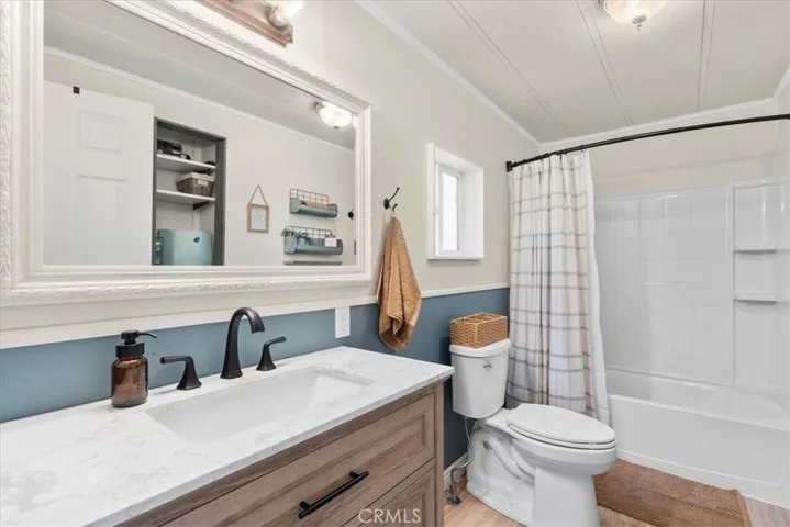 Guest bath.