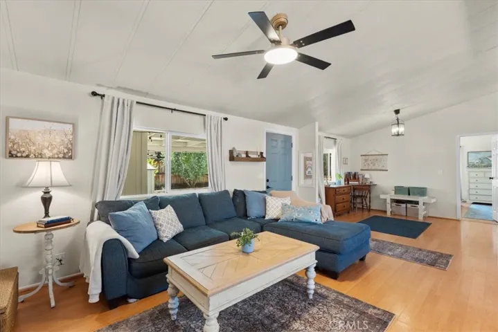 Versatile floor color!
