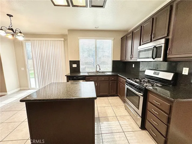 7407 Carrollton Place, Eastvale, California 92880