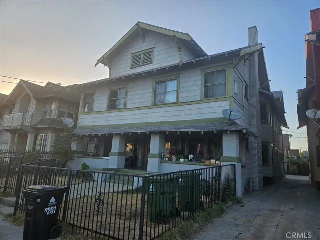2201 Cambridge, Los Angeles, California 90006