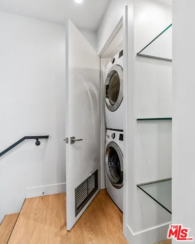 11837 Mayfield Avenue 302, Los Angeles, California 90049
