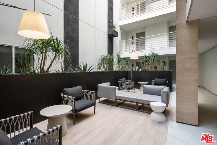11837 Mayfield Avenue 302, Los Angeles, California 90049