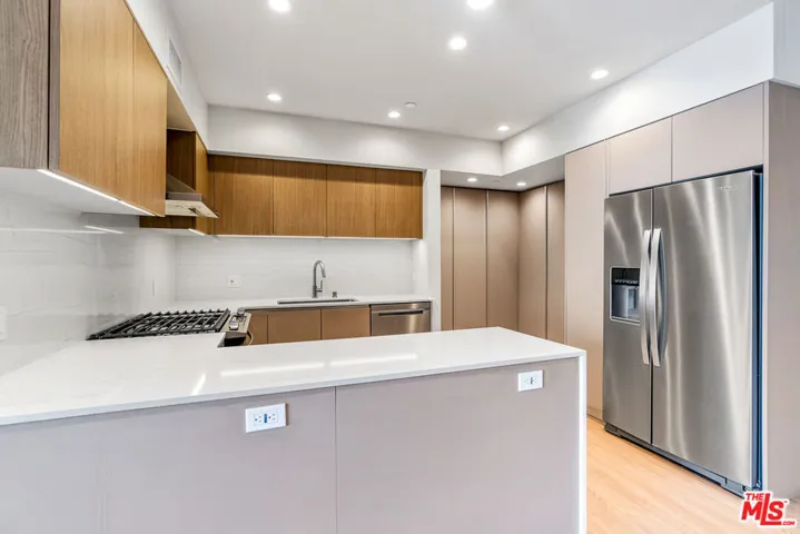 11837 Mayfield Avenue 302, Los Angeles, California 90049