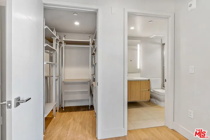11837 Mayfield Avenue 302, Los Angeles, California 90049