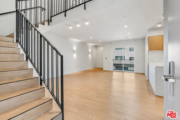 11837 Mayfield Avenue 302, Los Angeles, California 90049