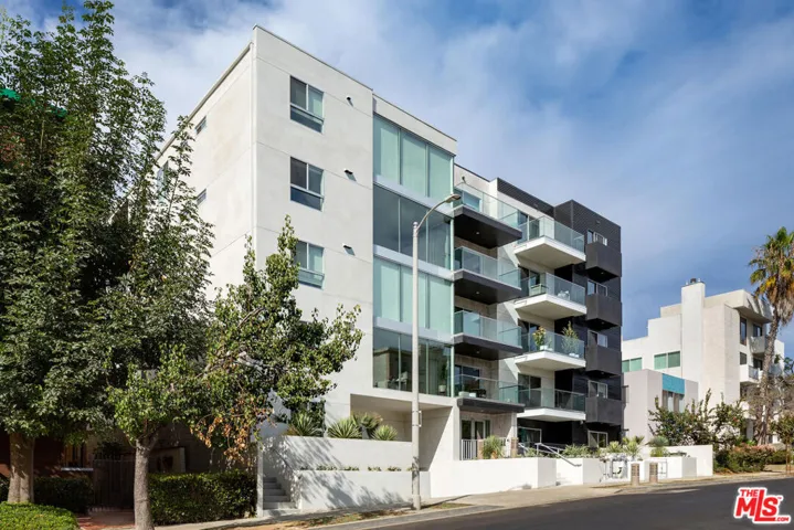 11837 Mayfield Avenue 302, Los Angeles, California 90049