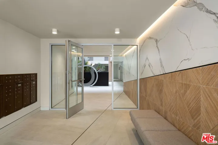 11837 Mayfield Avenue 302, Los Angeles, California 90049