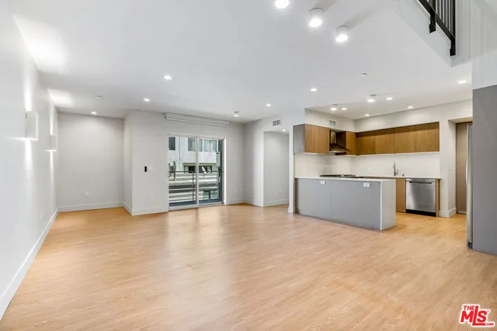 11837 Mayfield Avenue 302, Los Angeles, California 90049