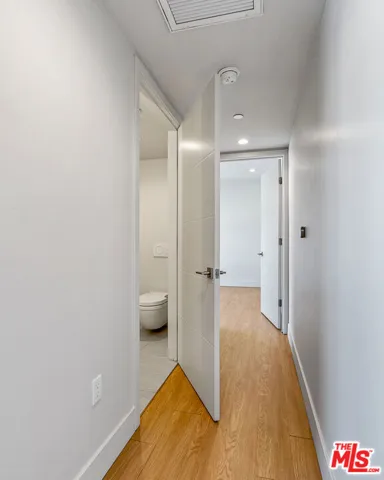11837 Mayfield Avenue 302, Los Angeles, California 90049
