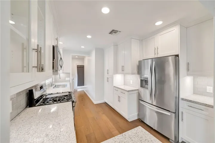 4833 Longridge, Sherman Oaks, California 91423