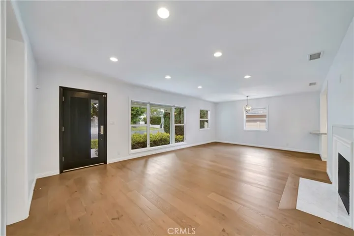 4833 Longridge, Sherman Oaks, California 91423