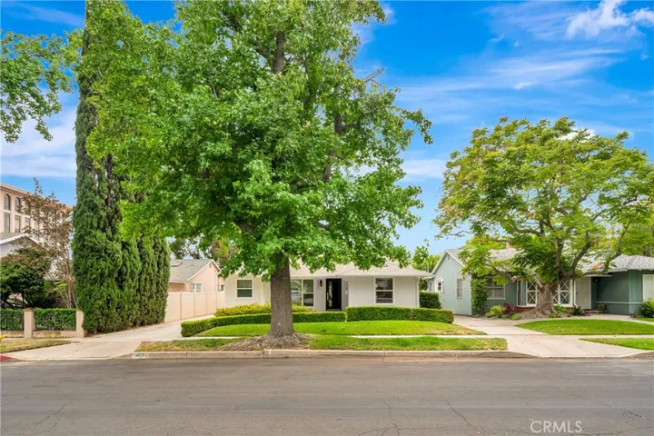 4833 Longridge, Sherman Oaks, California 91423