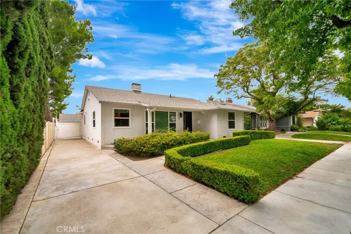 4833 Longridge, Sherman Oaks, California 91423