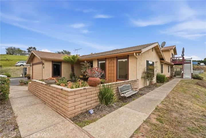 main home 2700 sq ft divided into 1700 + 1000