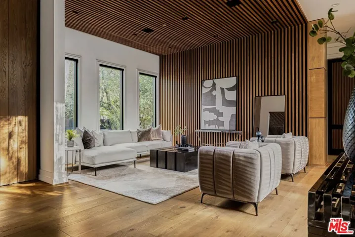 4565 Encino Avenue, Encino, California 91316