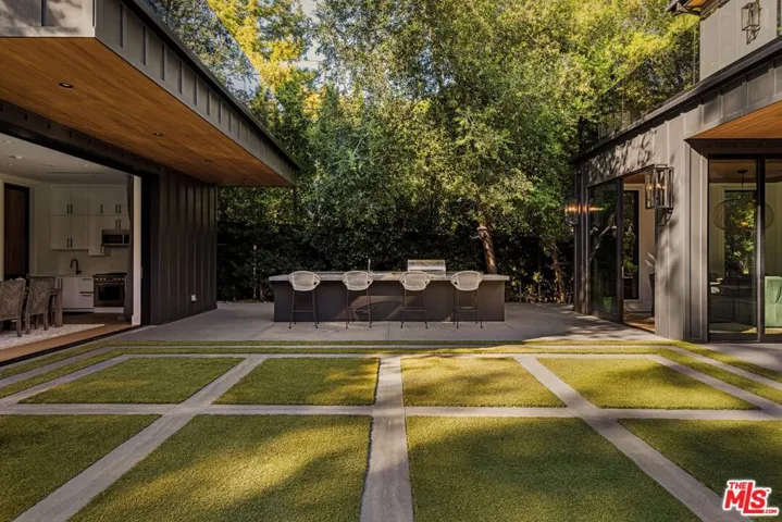 4565 Encino Avenue, Encino, California 91316