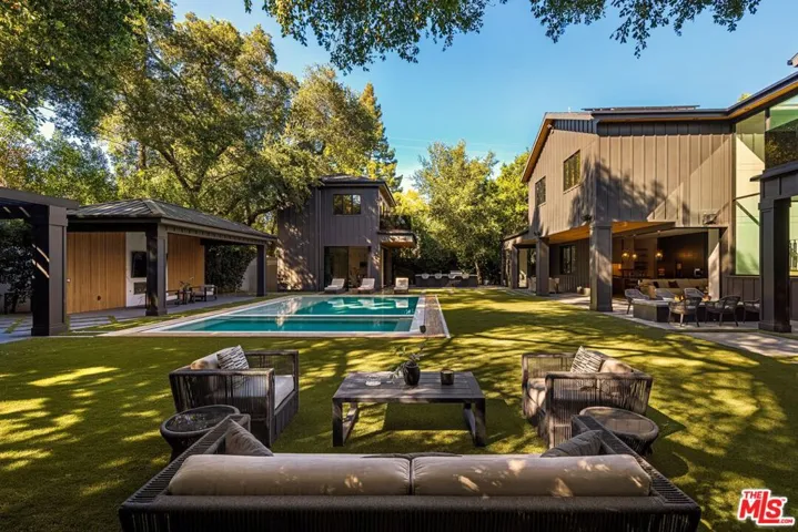 4565 Encino Avenue, Encino, California 91316