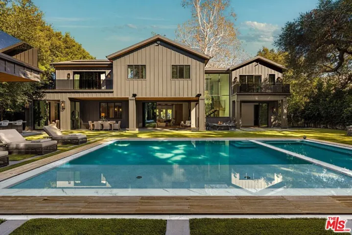 4565 Encino Avenue, Encino, California 91316