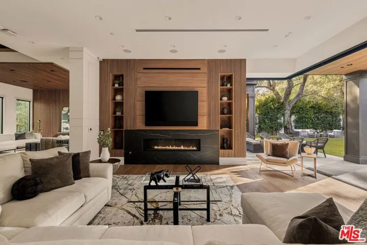 4565 Encino Avenue, Encino, California 91316