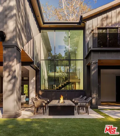 4565 Encino Avenue, Encino, California 91316