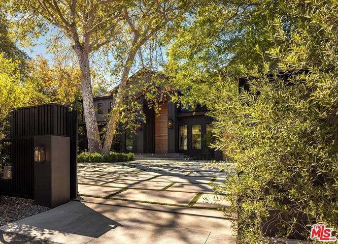 4565 Encino Avenue, Encino, California 91316
