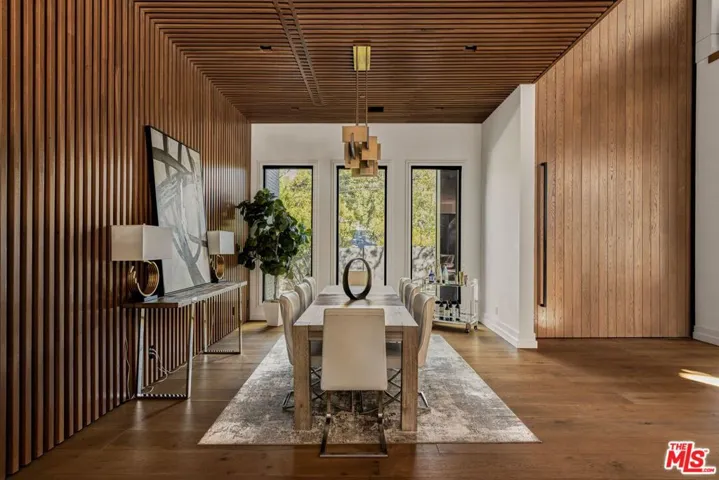 4565 Encino Avenue, Encino, California 91316