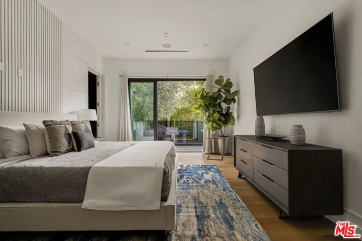 4565 Encino Avenue, Encino, California 91316