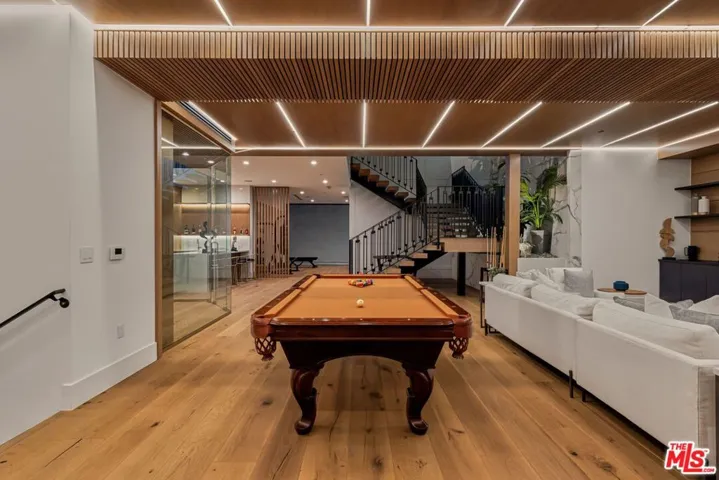 4565 Encino Avenue, Encino, California 91316