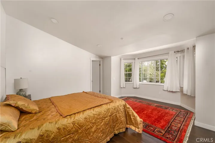 5708 Mcdonie, Woodland Hills, California 91367