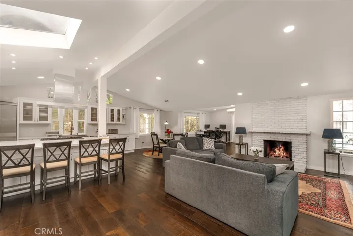 5708 Mcdonie, Woodland Hills, California 91367