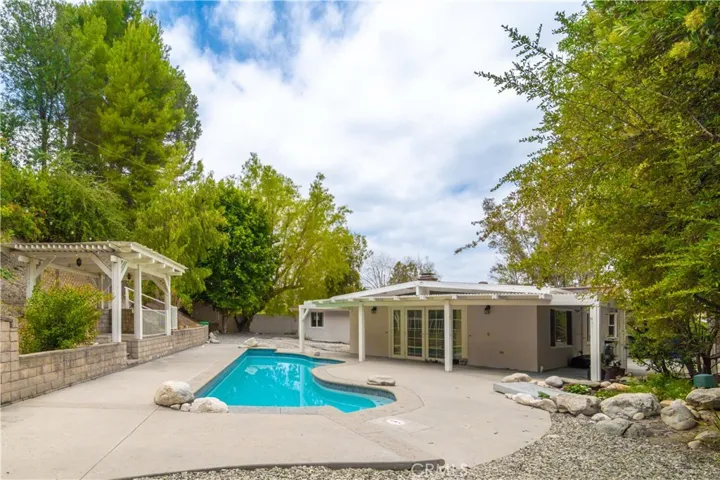 5708 Mcdonie, Woodland Hills, California 91367