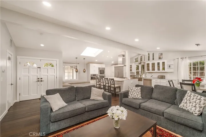5708 Mcdonie, Woodland Hills, California 91367