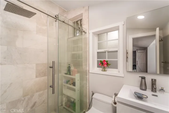 5708 Mcdonie, Woodland Hills, California 91367