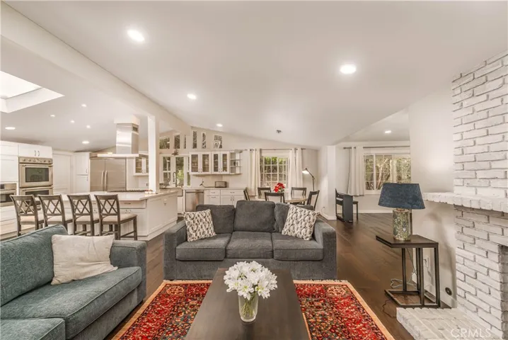 5708 Mcdonie, Woodland Hills, California 91367