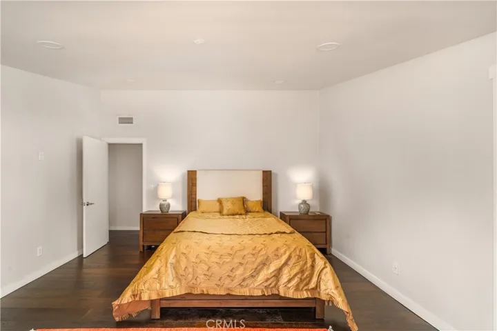 5708 Mcdonie, Woodland Hills, California 91367