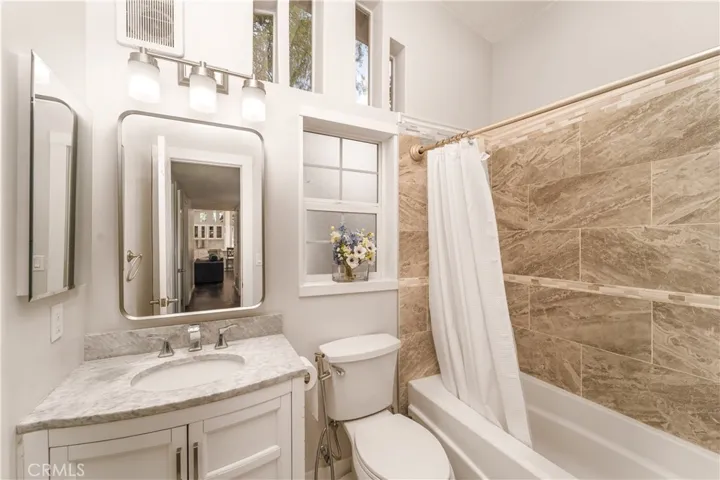 5708 Mcdonie, Woodland Hills, California 91367