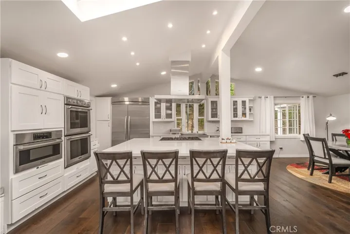 5708 Mcdonie, Woodland Hills, California 91367