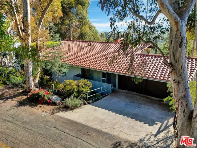 3557 Serra Road, Malibu, California 90265