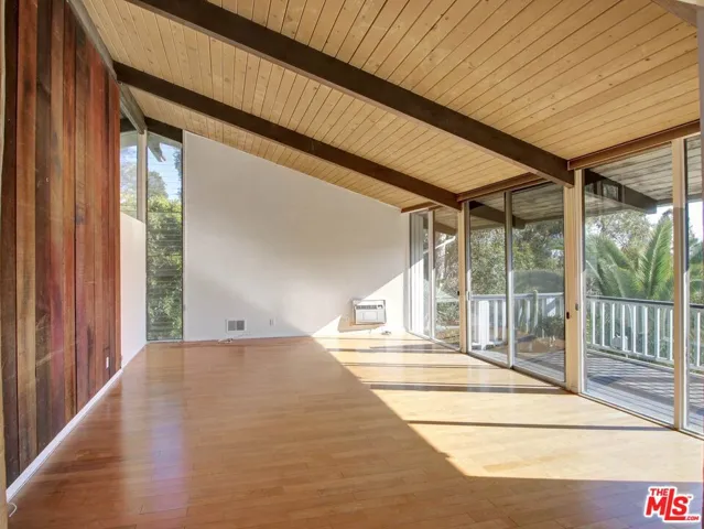 3557 Serra Road, Malibu, California 90265